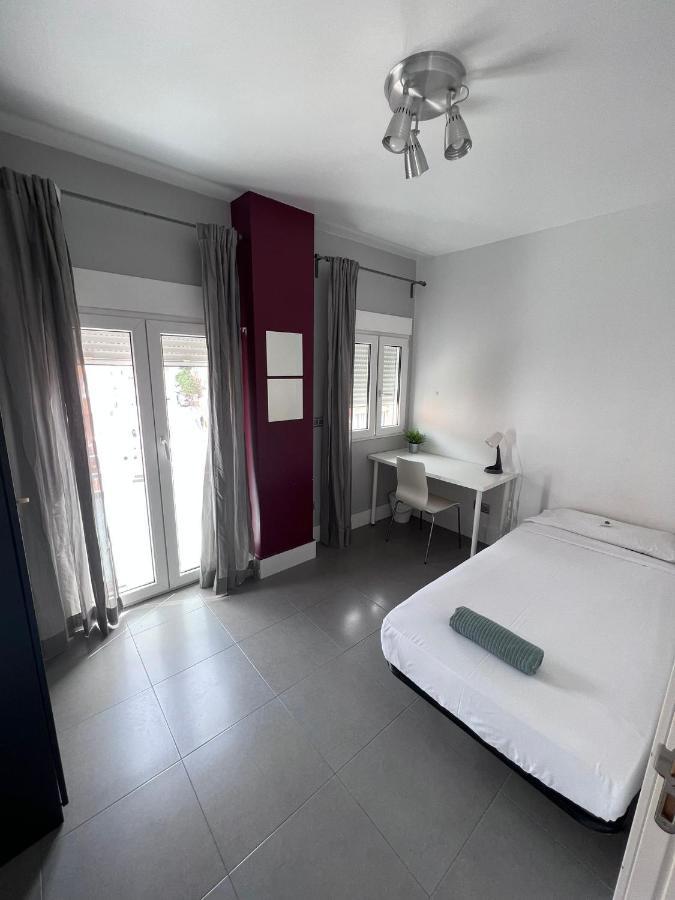 Bbtk Hostel Malaga Bagian luar foto