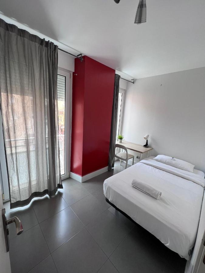 Bbtk Hostel Malaga Bagian luar foto