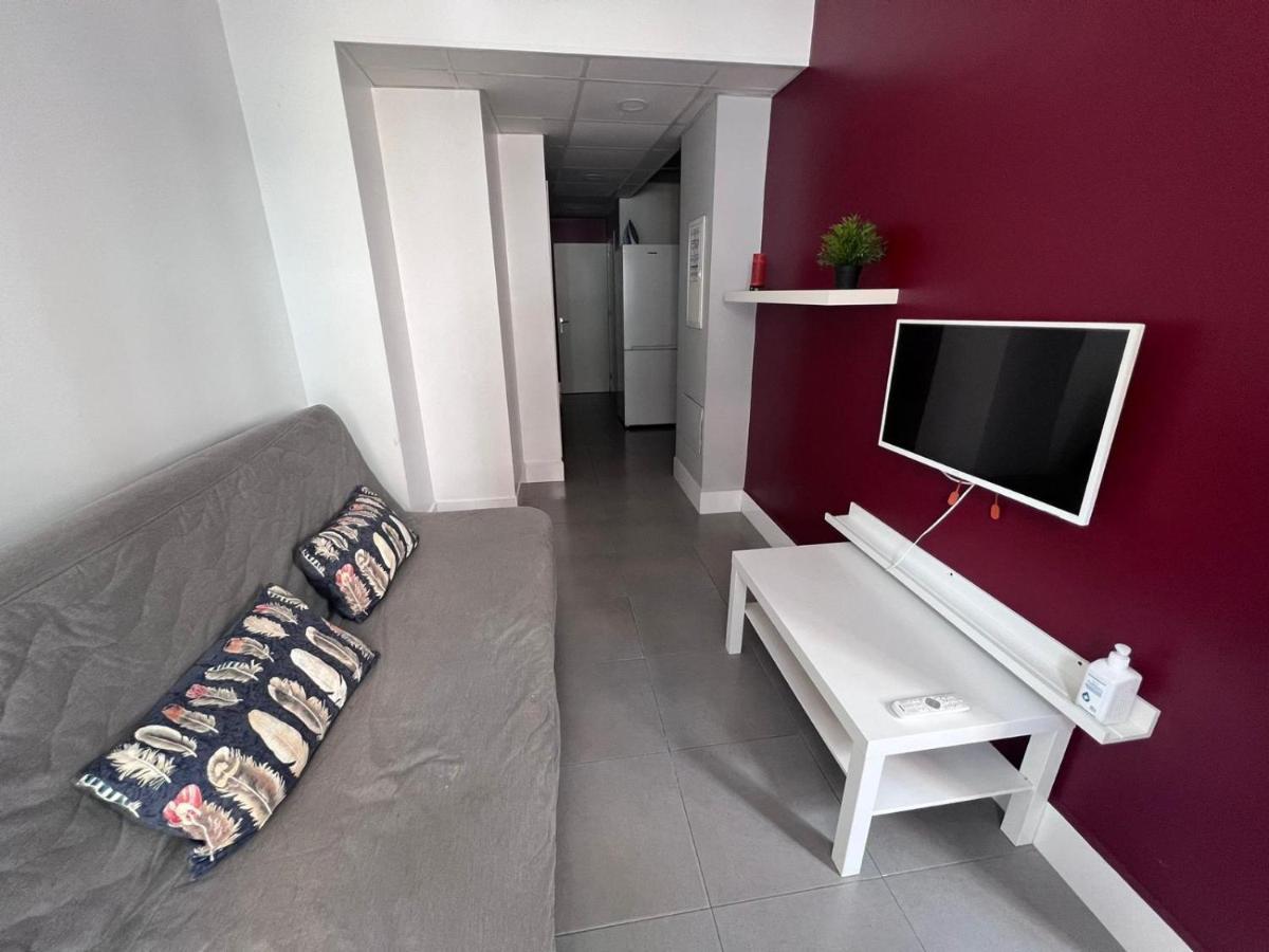 Bbtk Hostel Malaga Bagian luar foto