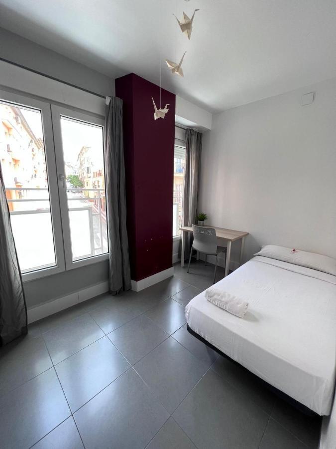 Bbtk Hostel Malaga Bagian luar foto