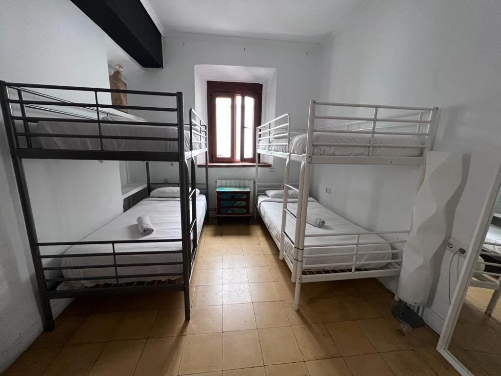 Bbtk Hostel Malaga Bagian luar foto