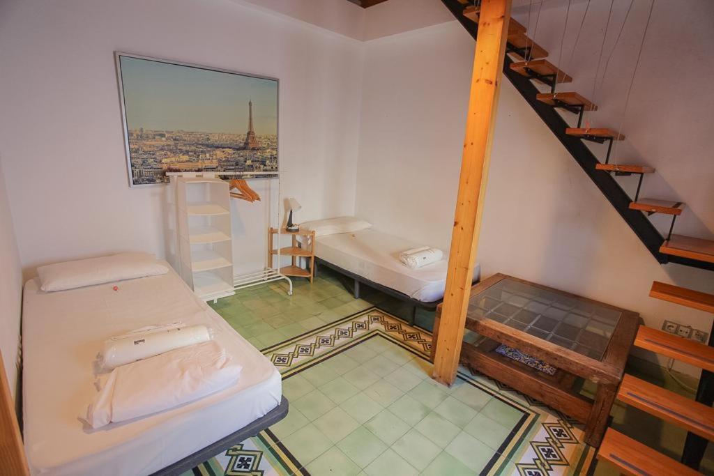 Bbtk Hostel Malaga Bagian luar foto