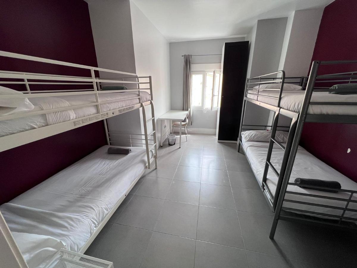 Bbtk Hostel Malaga Bagian luar foto