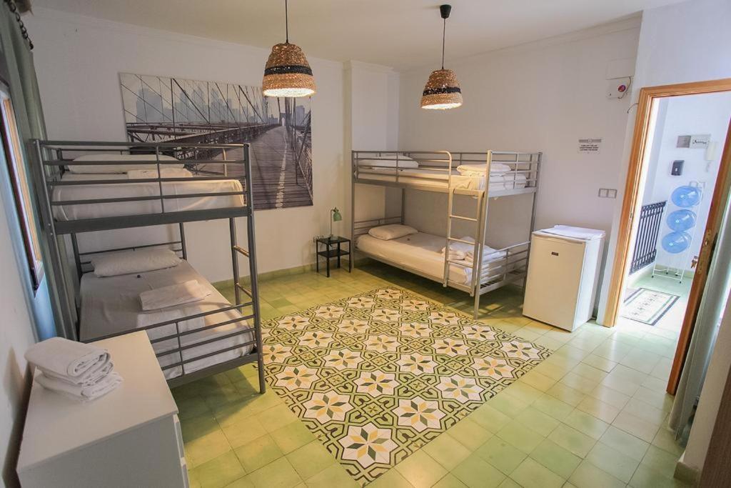 Bbtk Hostel Malaga Bagian luar foto